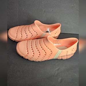 Sperry Water Strider  Men's  6 / Women's 7